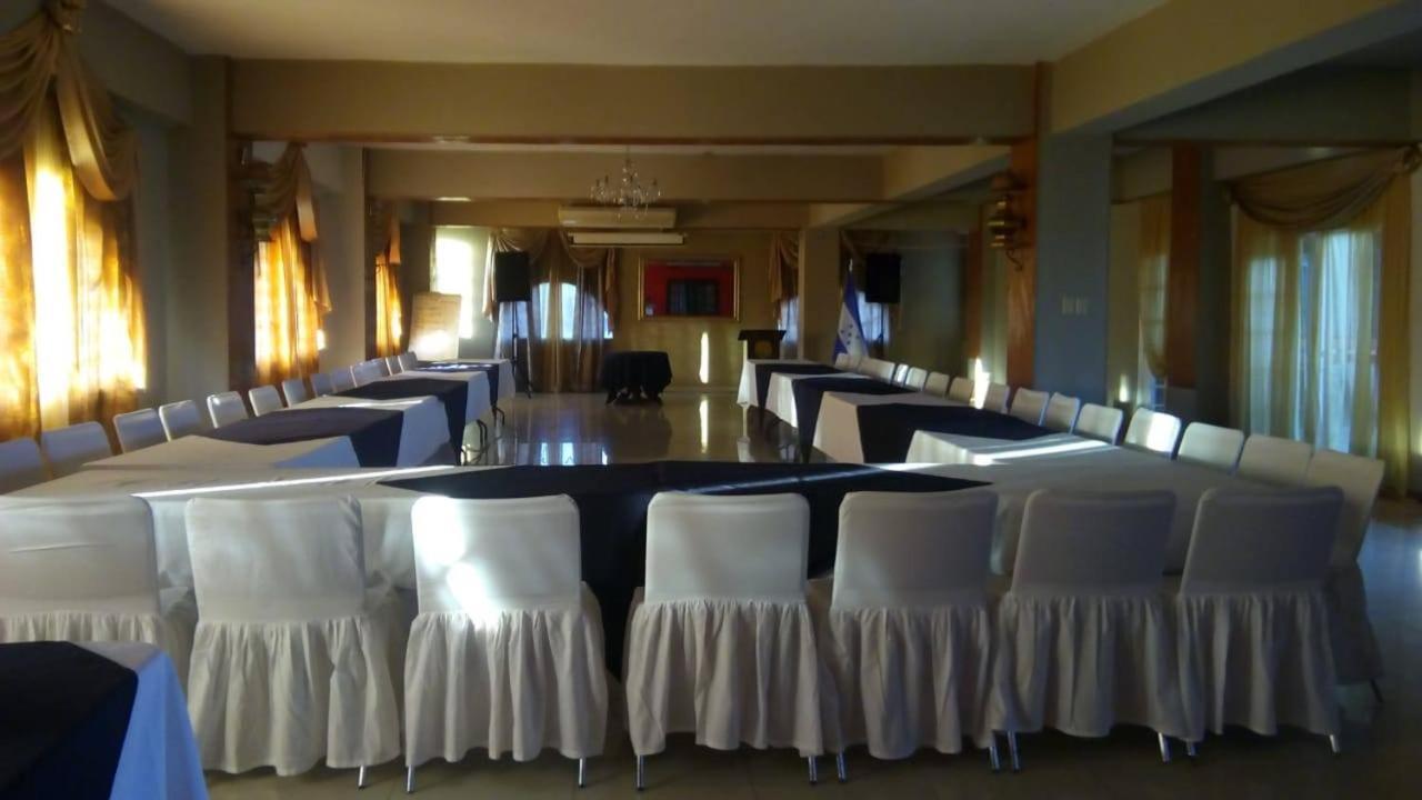 Hotel Art Deco Beach La Ceiba Ngoại thất bức ảnh